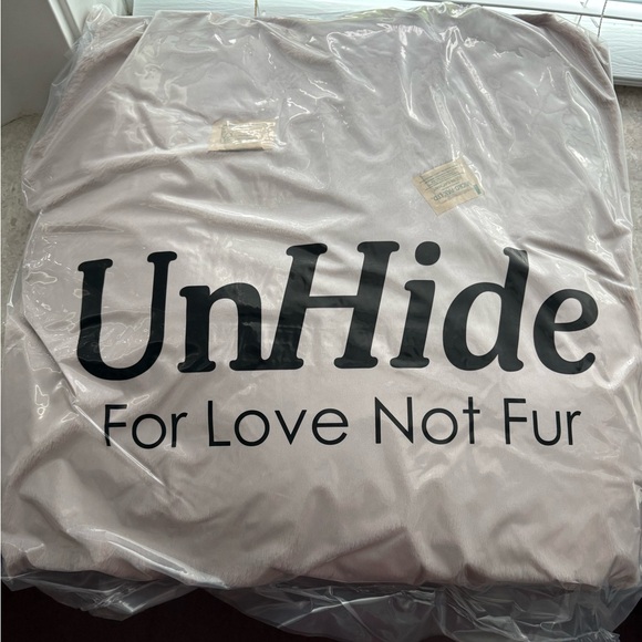 ❤️ NWT / Unhide / Squish pillow / pink - Picture 1 of 2